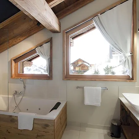In With Heated Pool Chalet Les Deux Alpes