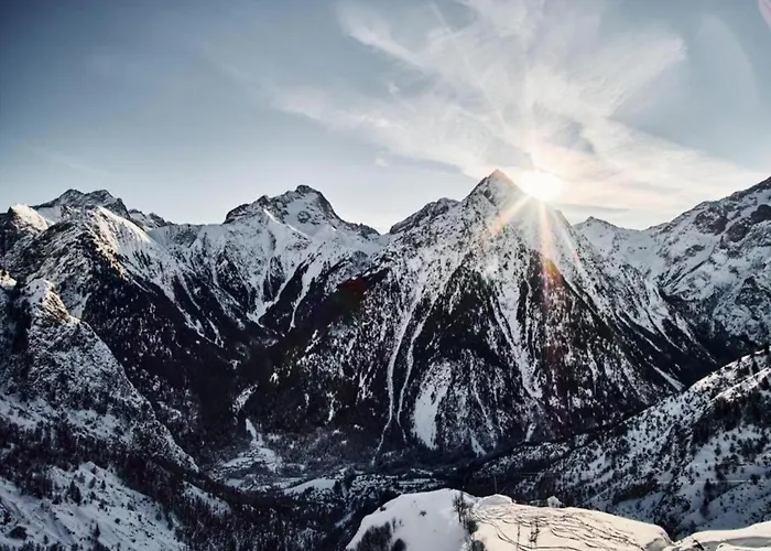 Шале In With Heated Pool Ле дез Альп